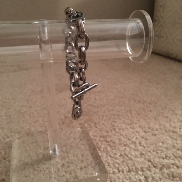 🔒🔗 Michael Kors Silver Lock Link Bracelet - Picture 2 of 5